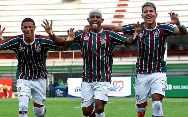 John Kennedy brilha, Fluminense vence a Francana e avança para terceira fase da Copinha