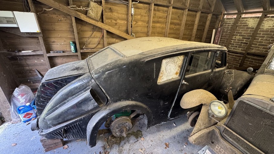 Crossley Streamline de 1934 ficou cerca de 40 anos abandonado em um celeiro
