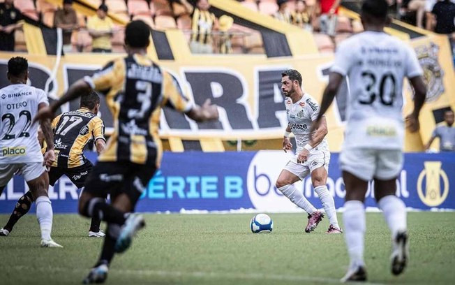 Carille avaliou negativamente a atuação do Santos em revés para o Amazonas como visitante, mas crê em aprendizado da equipe