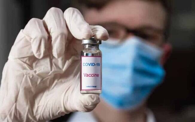 Covid-19: Fiocruz trabalha em outros três imunizantes brasileirosSegundo a entidade, a ideia é que as medicações em questão estejam disponíveis entre 2022 e 2023