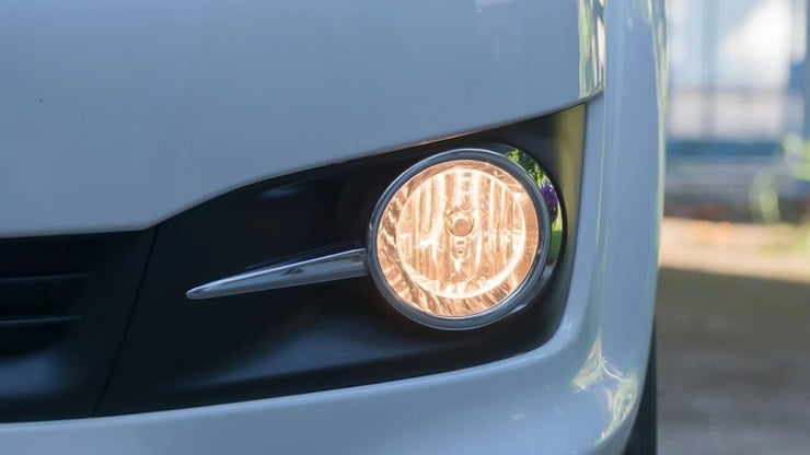 Farol%20de%20neblina%3A%20quando%20e%20como%20usar%20para%20dirigir%20com%20seguran%C3%A7a