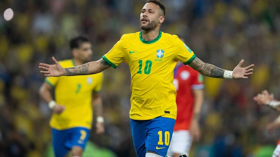 Neymar celebra após marcar contra o Chile