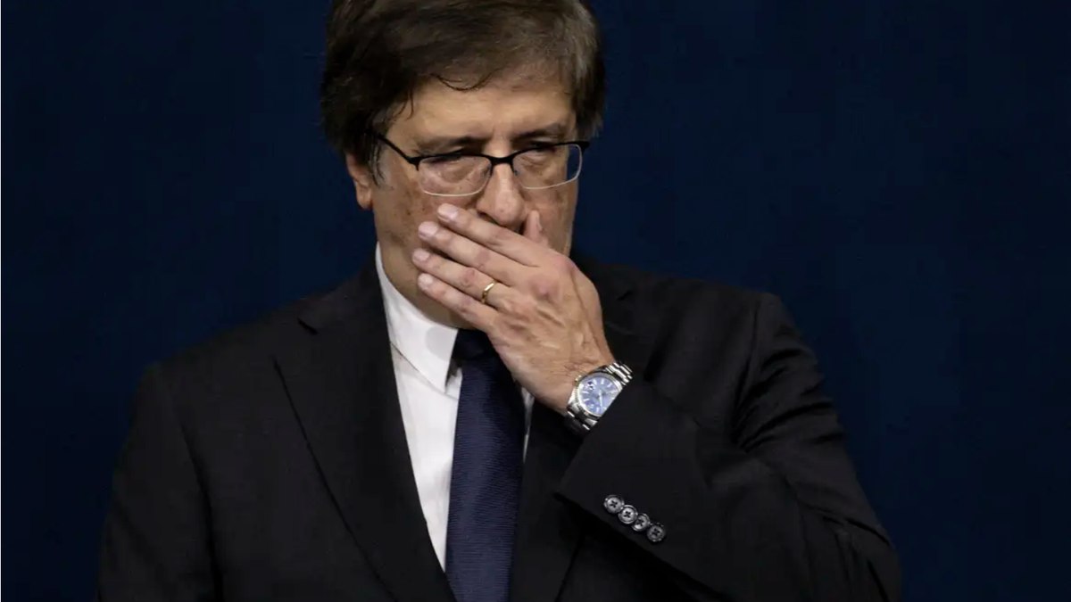 Para Paulo Gonet, o fato de Bolsonaro manter uma arma em casa enquanto cumpre prisão domiciliar não configura falta grave Para Paulo Gonet, o fato de Bolsonaro manter uma arma em casa enquanto cumpre prisão domiciliar não configura falta grave