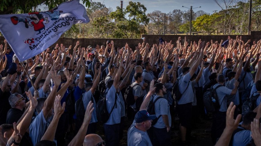 Metalúrgicos da Embraer em assembleia. Metalúrgicos da Embraer em assembleia.