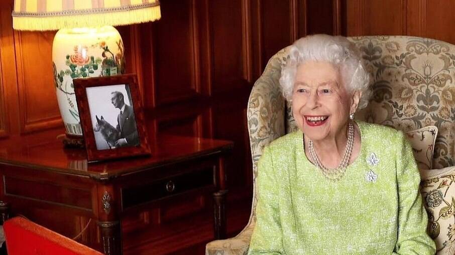 Rainha Elizabeth II está sendo monitorada