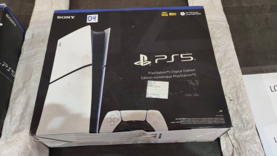 PlayStation 5 na caixa pode ser adquirido por menos de R$ 600 nos lotes 67 e 68 