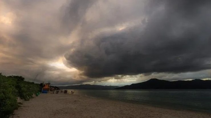 Carnaval termina sob alerta de temporais em Santa Catarina