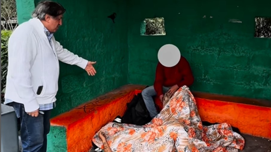 Prefeito de Camboriú expulsa pessoas em situação de rua de ponto de ônibus