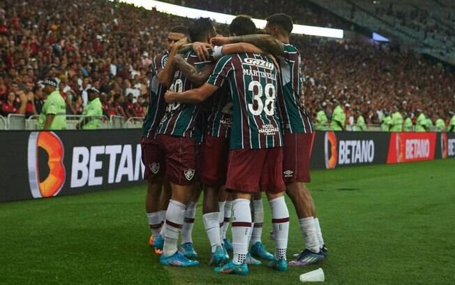 Análise: Fluminense reafirma força em clássicos, mas se atenta de novo para perigos de jogar com vantagem