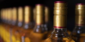 SP: fábrica clandestina ligada a mortes por metanol é localizada