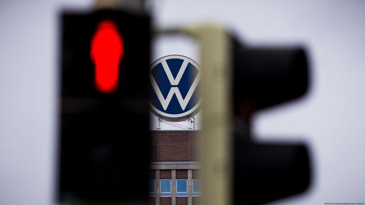 Volkswagen quer congelar salários de 660 mil funcionários até 2030