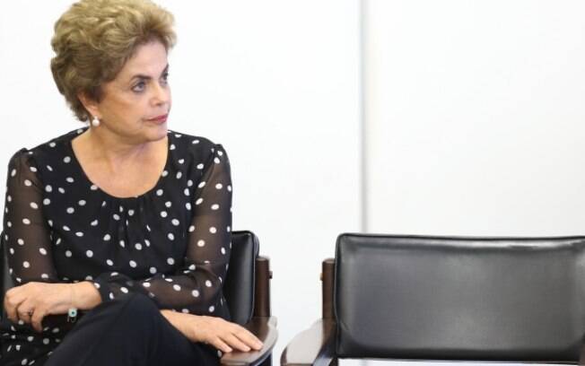 Depois que o Senado decidiu julgá-la, a presidente afastada Dilma se decepcionou com traições de antigos aliados