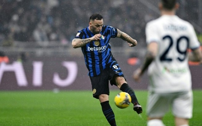 O atacante austríaco Marko Arnautovic marcou o primeiro gol da Inter de Milão na vitória sobre a Lazio O atacante austríaco Marko Arnautovic marcou o primeiro gol da Inter de Milão na vitória sobre a Lazio