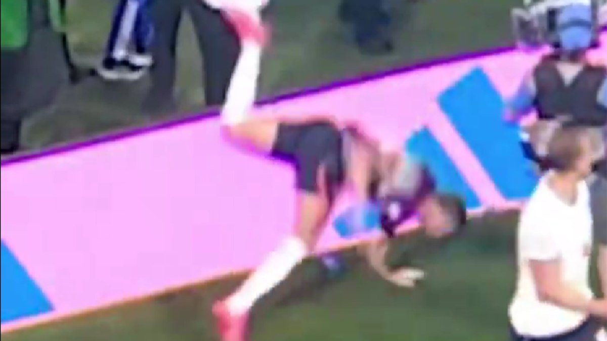 Jogador fratura o braço em comemoração e fica fora da Copa
