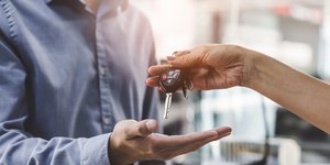 Vai vender o carro? Veja 6 cuidados para evitar golpes