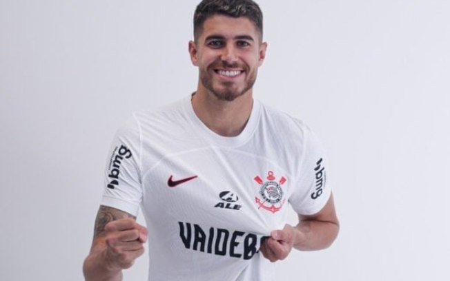 Pedro Raul com a camisa do Corinthians 
