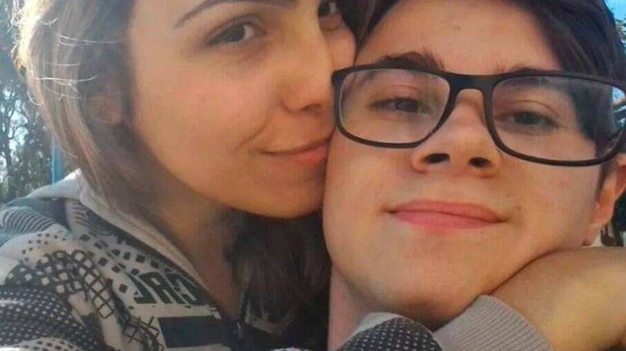 Namorada de Rafael Miguel desabafa após prisão do pai: 'Assimilando'