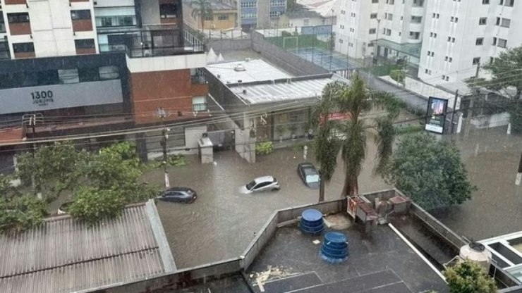 São Paulo recebe alerta de chuva e riscos de mais estragos