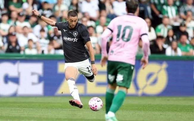 Ziyech se esforça, mas não consegue nada 