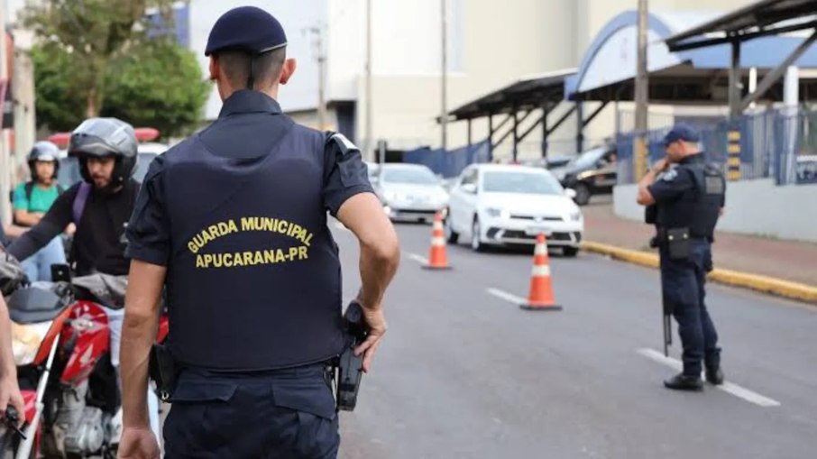 Menino de 8 anos morre após ataque de pitbull em casa Menino de 8 anos morre após ataque de pitbull em casa