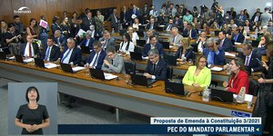 Projeto da Dosimetria pode livrar Bolsonaro da prisão "fechada"