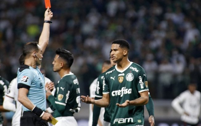 Palmeiras x Athletico-PR: Conmebol divulga análise do VAR de expulsão