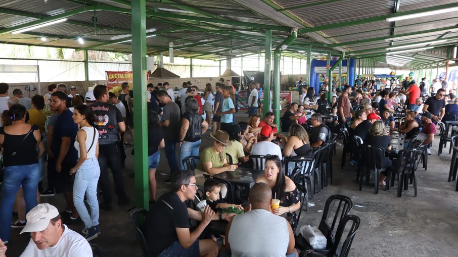 Praça de alimentação ficou lotada durante o último dia do evento