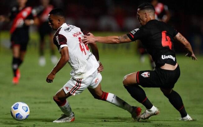André Luiz e Wesley comentam estreia pelo Flamengo no profissional