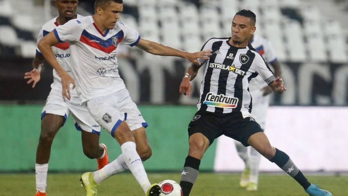 Luiz Fernando valoriza sua atuação pelo Botafogo, mas admite ansiedade por voltar a balançar a rede