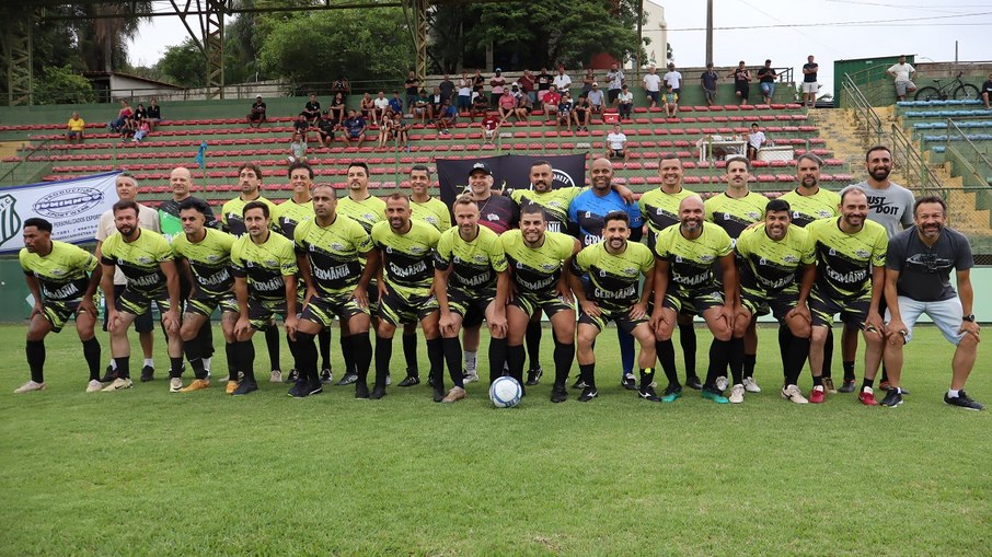 Jogadores do Zé Sergio Legends antes do início da finals