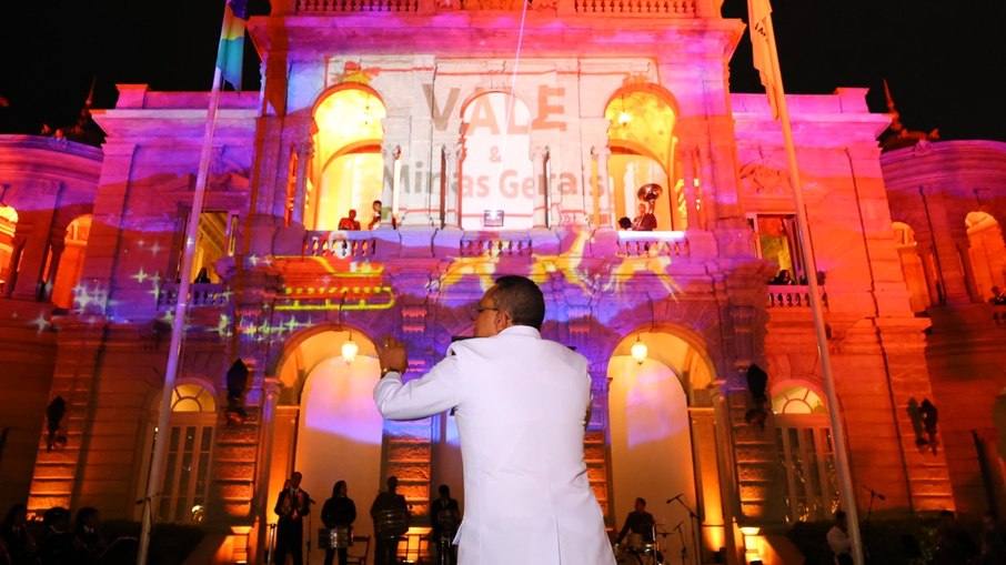 Decoração da Praça da Liberdade foi inaugurada na segunda-feira (17/11) Decoração da Praça da Liberdade foi inaugurada na segunda-feira (17/11)