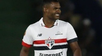 Athletico-PR negocia o retorno do meia Nikão, do São Paulo