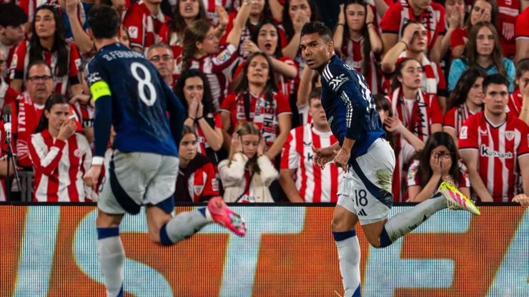 Casemiro%20ganha%20elogios%20da%20imprensa%20inglesa%20ap%C3%B3s%20vit%C3%B3ria