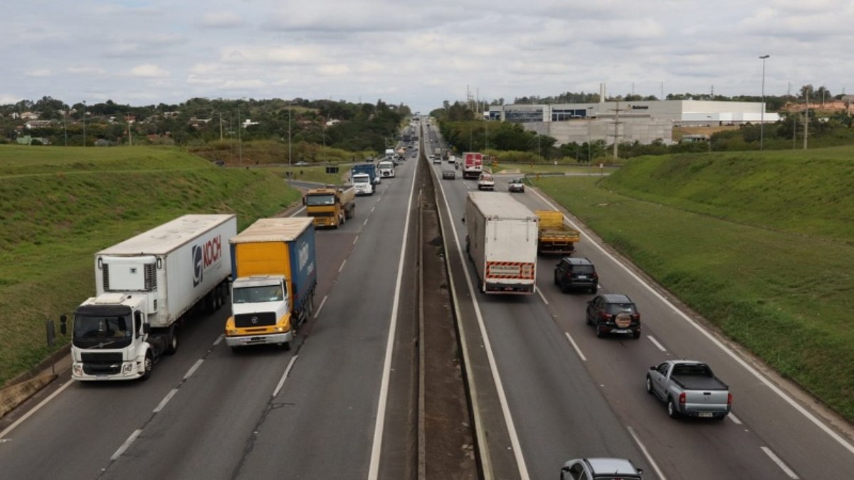 Rodovia Anhanguera próximo às saídas 75A e 76B Rodovia Anhanguera próximo às saídas 75A e 76B