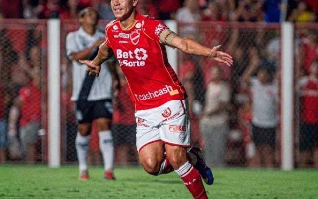 Marquinhos Gabriel marcou um dos gols da goleada do Vila Nova sobre a Ponte