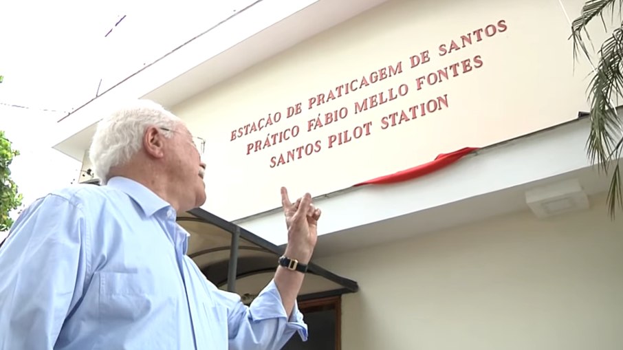 Fábio Mello Fontes ganha homenagem com nome da ponte de trabalho da Praticagem de SP Fábio Mello Fontes ganha homenagem com nome da ponte de trabalho da Praticagem de SP