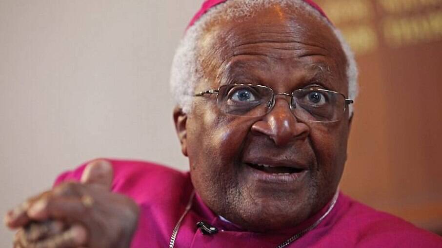 Desmond Tutu, vencedor do Nobel da Paz, morre aos 90 anos de idade