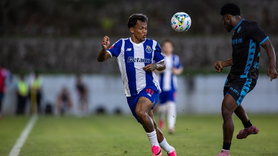 Ex-Palmeiras volta ao Porto e ganha elogios de treinador Ex-Palmeiras volta ao Porto e ganha elogios de treinador
