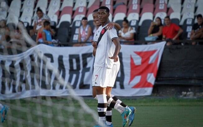 Rayan brilha, Vasco goleia o Internacional e abre vantagem nas oitavas da Copa do Brasil Sub-17