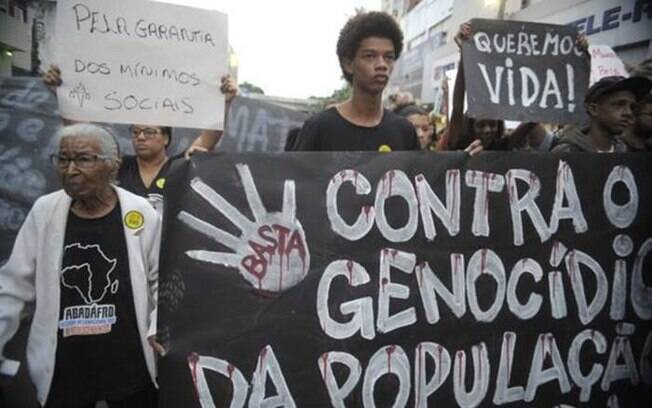 Juventude negra corre quase três vezes mais riscos de ser vítima de homicídios no Brasil, aponta Unesco