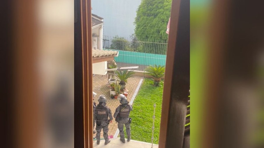 Policiamento nas proximidades da casa do atirador em Novo Hamburgo (RS)