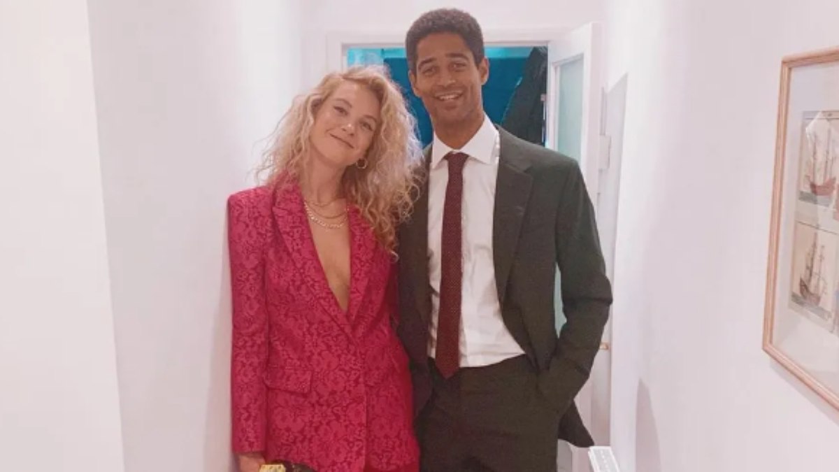 Alfred Enoch e esposa foram assaltados no Rio