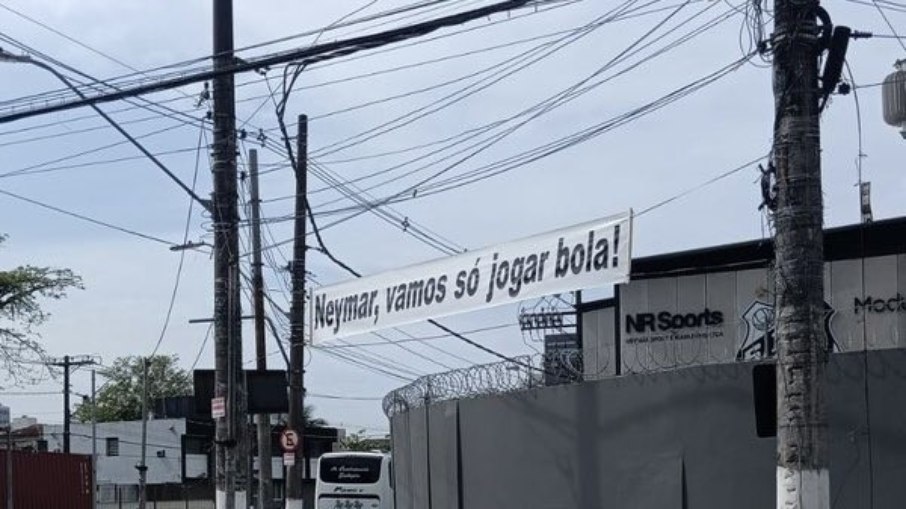 Torcida do Santos pede para que Neymar 
