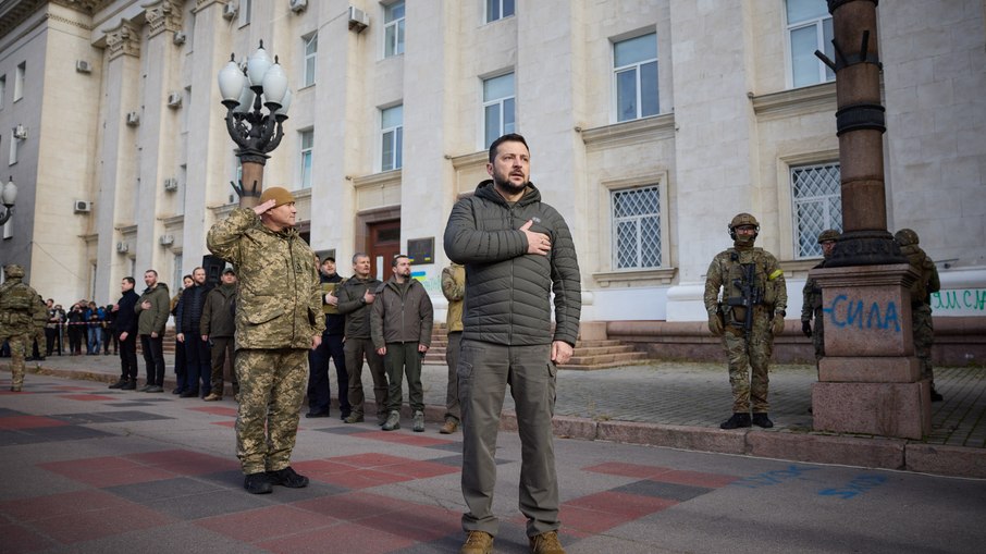 Zelensky visitou Kherson pela primeira vez desde a recuperação do controle da cidade