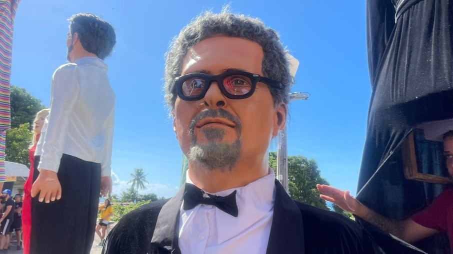 Encontro de bonecos gigantes de Olinda já é tradição no Carnaval de Recife