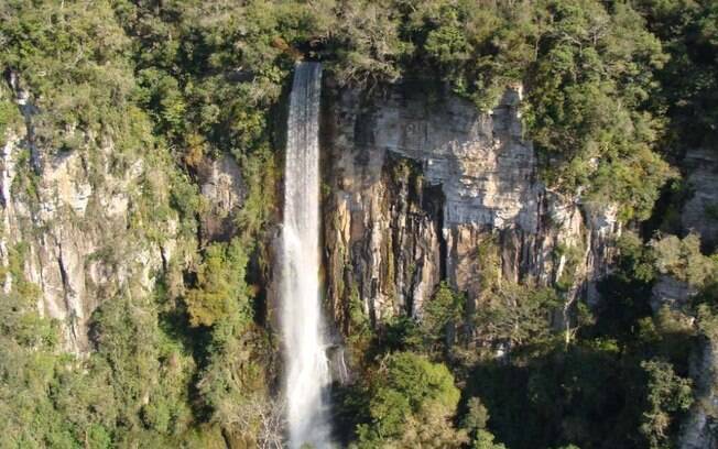 A cachoeira Salto Sete tem 77 metros de altura