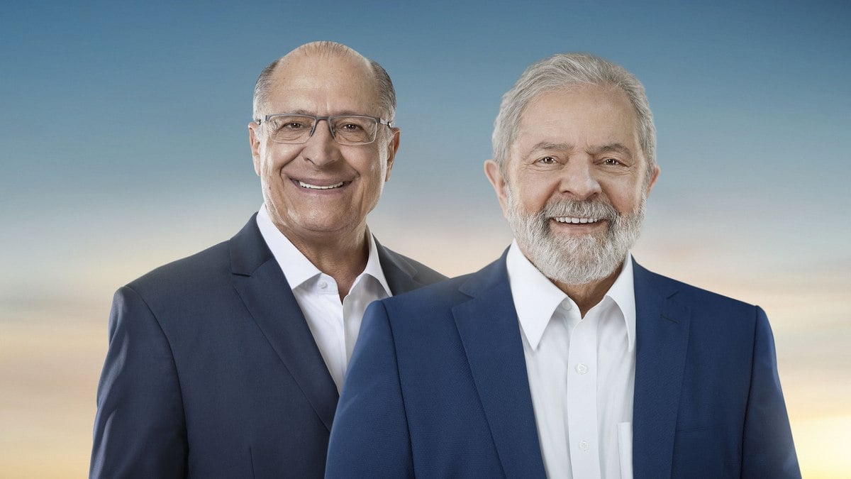 Lula e Geraldo Alckmin em foto oficial de campanha