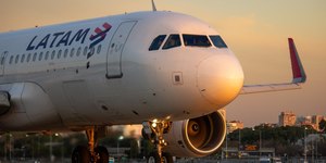 LATAM orienta passageiros após cancelamentos de voos em SP
