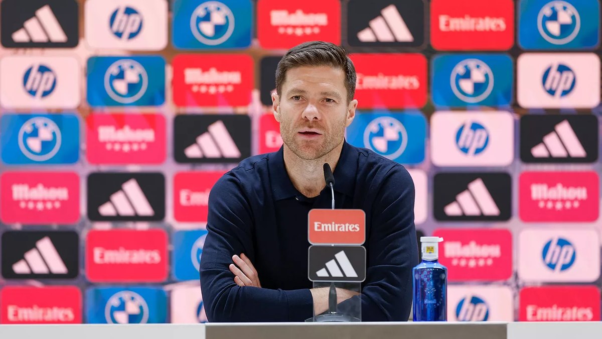Xabi Alonso em coletiva de imprensa