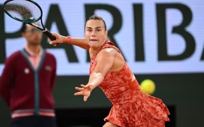 Sabalenka acaba com série invicta de japonesa e vai à 3ª rodada em Roland Garros